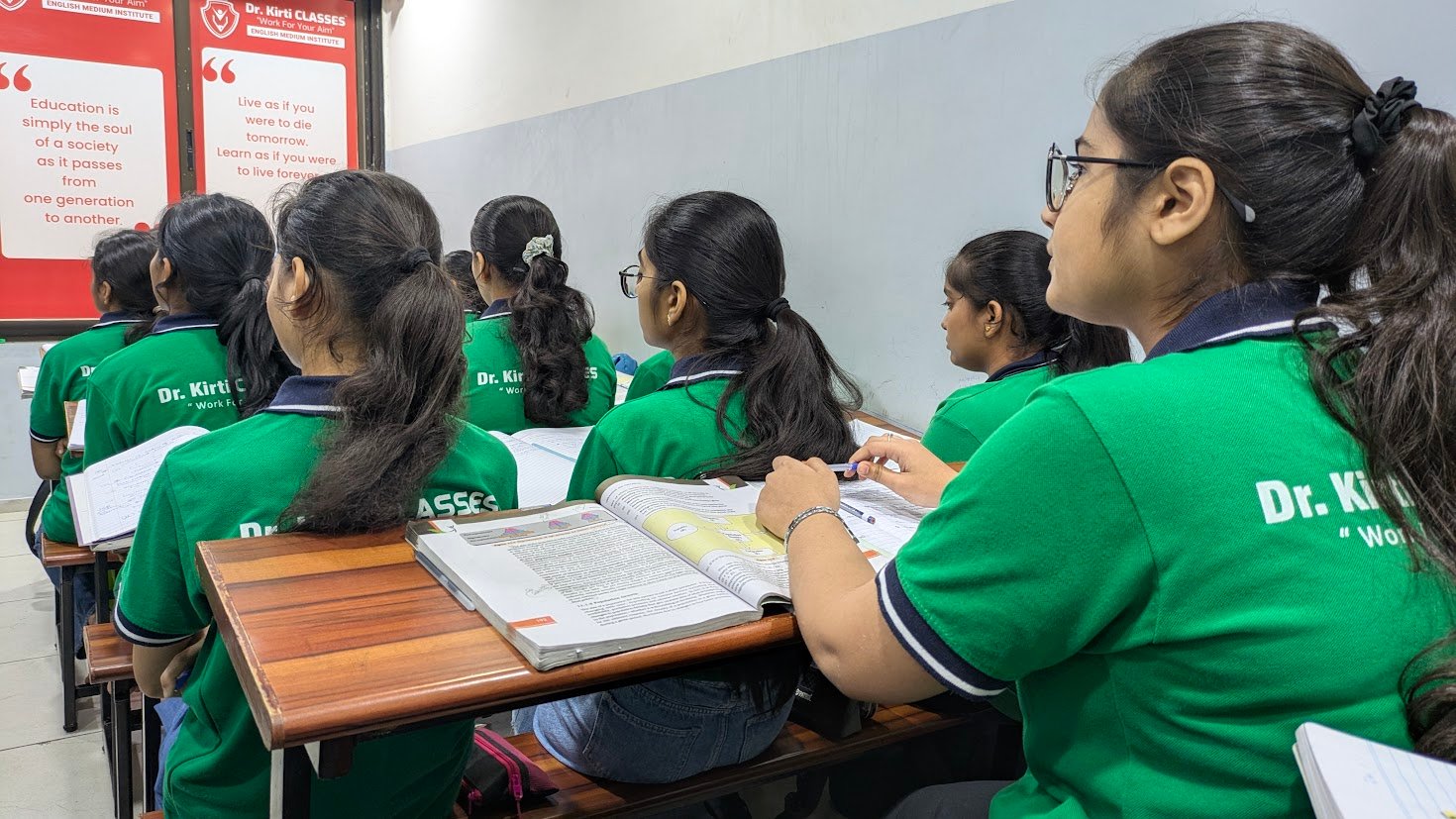 PXL 20251104 120410169.RAW 01.COVER